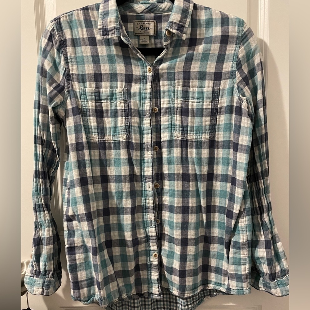 G. H. Bass. Long sleeve button down shirt. Size small.